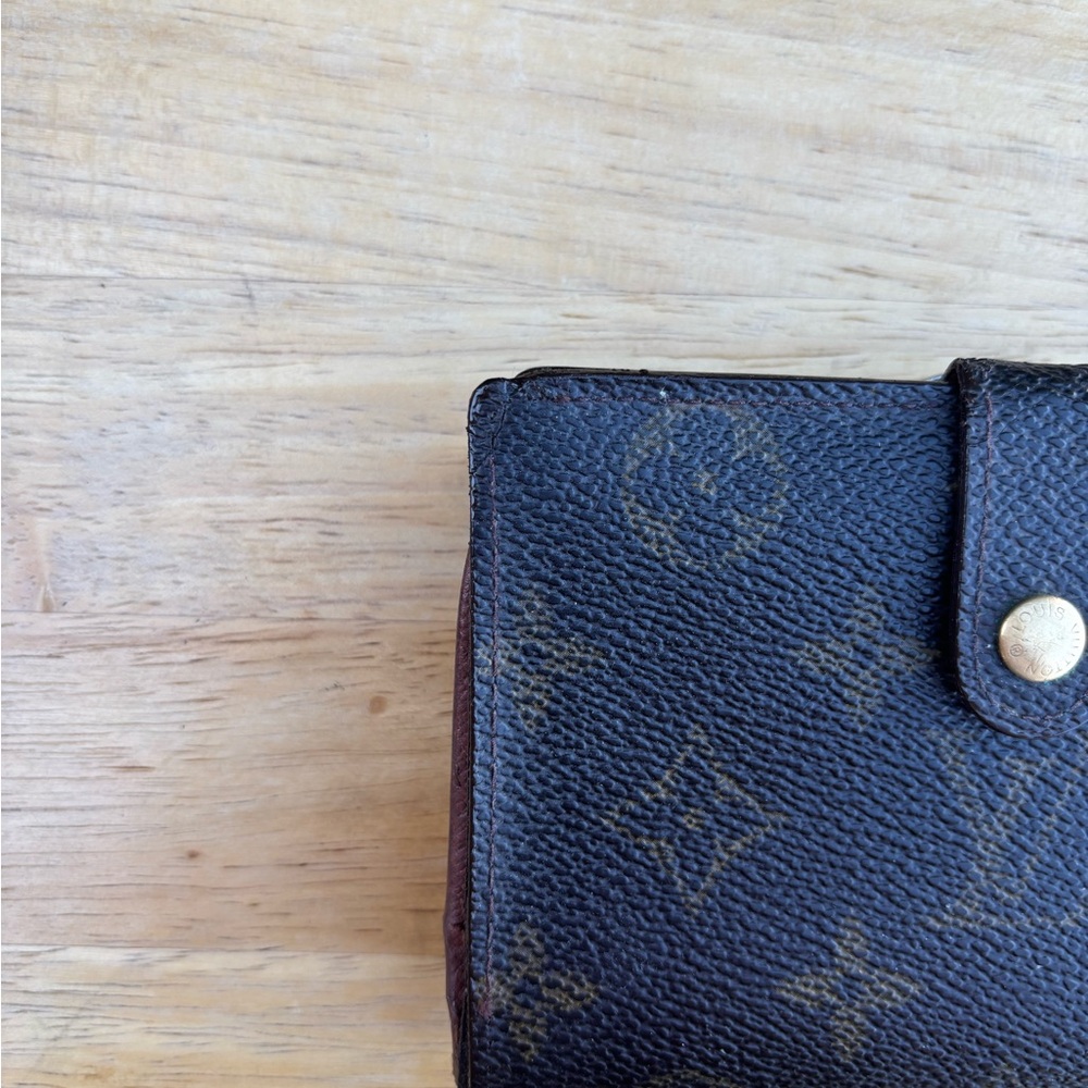 Louis Vuitton Brown Monogram Kisslock Wallet - Picture 3 of 16